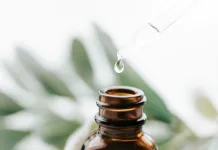 天然精油也能幫助狗狗驅蟲？這5種天然精油能有效對抗跳蚤與壁蝨，幫助狗狗遠離寄生蟲