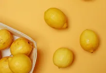 狗狗可以吃檸檬嗎？專家警告這3種成分可能讓狗狗中毒！