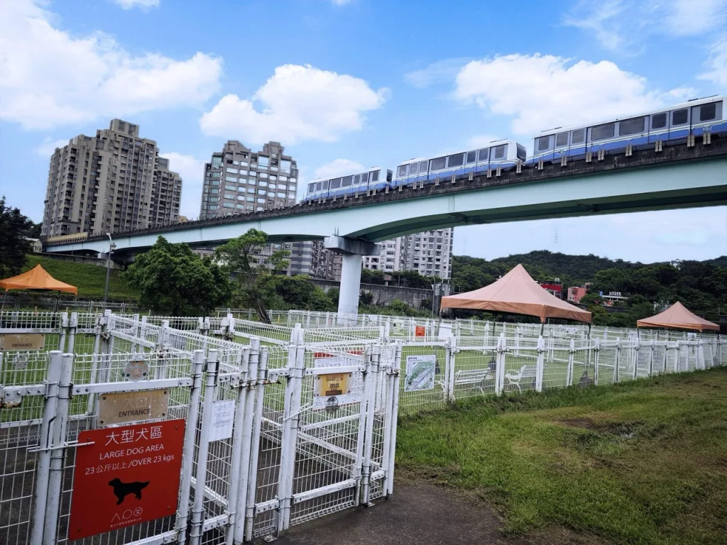 萬興狗活動區坐落於文山區道南河濱公園（圖片來源：台北市動保處）