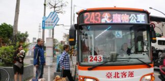 帶毛孩輕鬆出遊！新北市寵物友善公車新增藍15線！