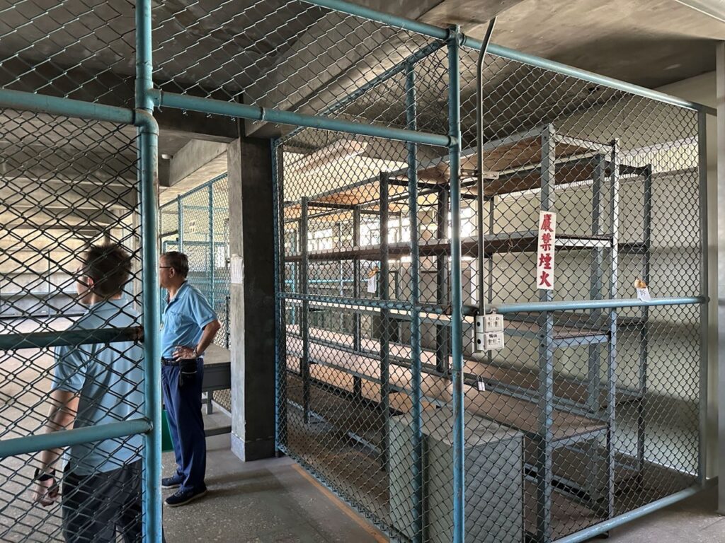 檢查容器、標示材料、與包裝材料空間(圖片來源:新北市政府動物保護處)