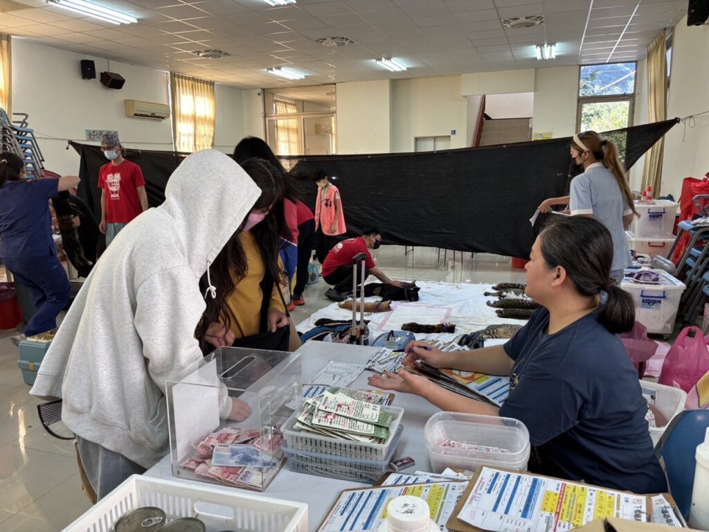 每一個好主人都用心聆聽毛小孩手術後回家該如何照護和餵藥方式