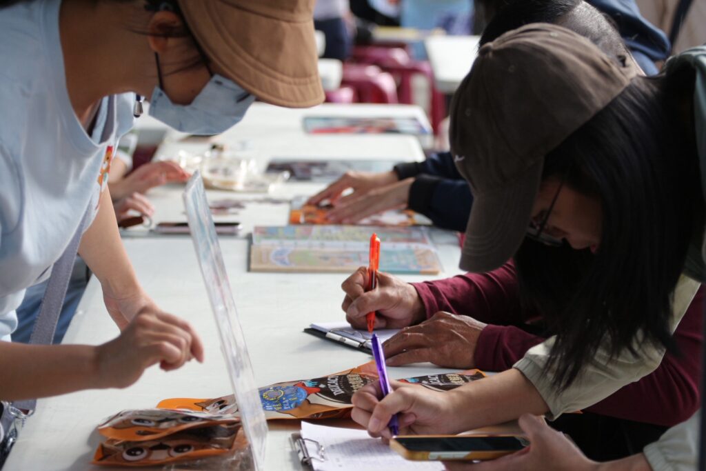 民眾現場辦理寵物身分證（圖片來源：台南市動物防疫保護處）