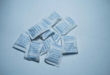 狗狗誤食乾燥劑怎麼辦？3大風險與緊急處理方式一次看！