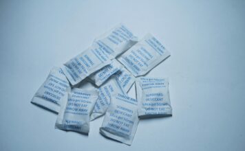 狗狗誤食乾燥劑怎麼辦?3大風險與緊急處理方式一次看! 狗狗誤食乾燥劑怎麼辦?3大風險與緊急處理方式一次看!